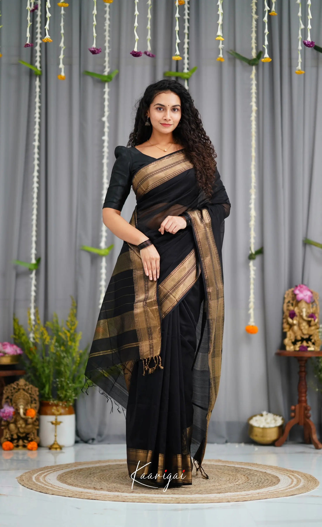 Maanvi Maheswari Silk Cotton Saree - Black Sarees