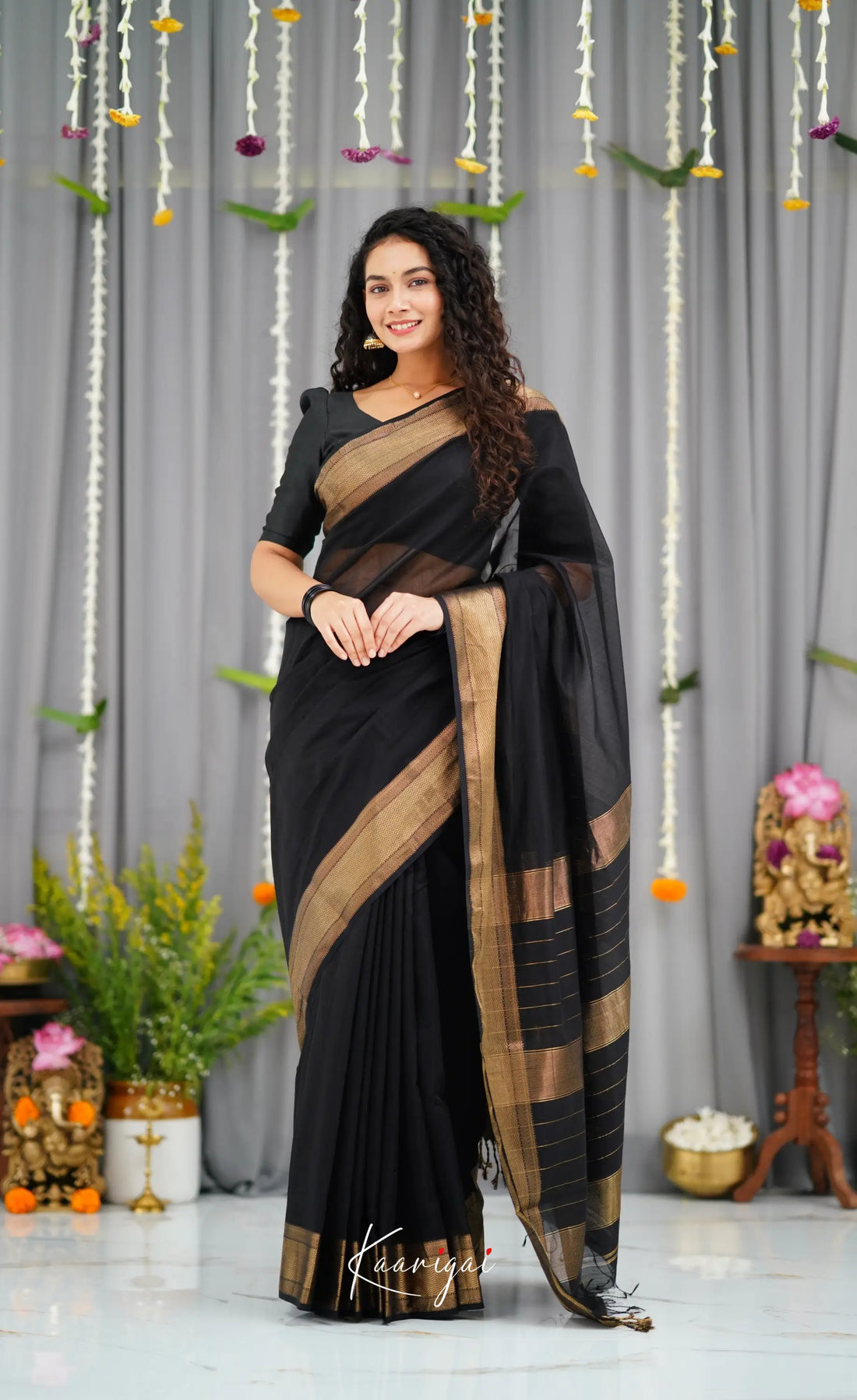 Maanvi Maheswari Silk Cotton Saree - Black Sarees