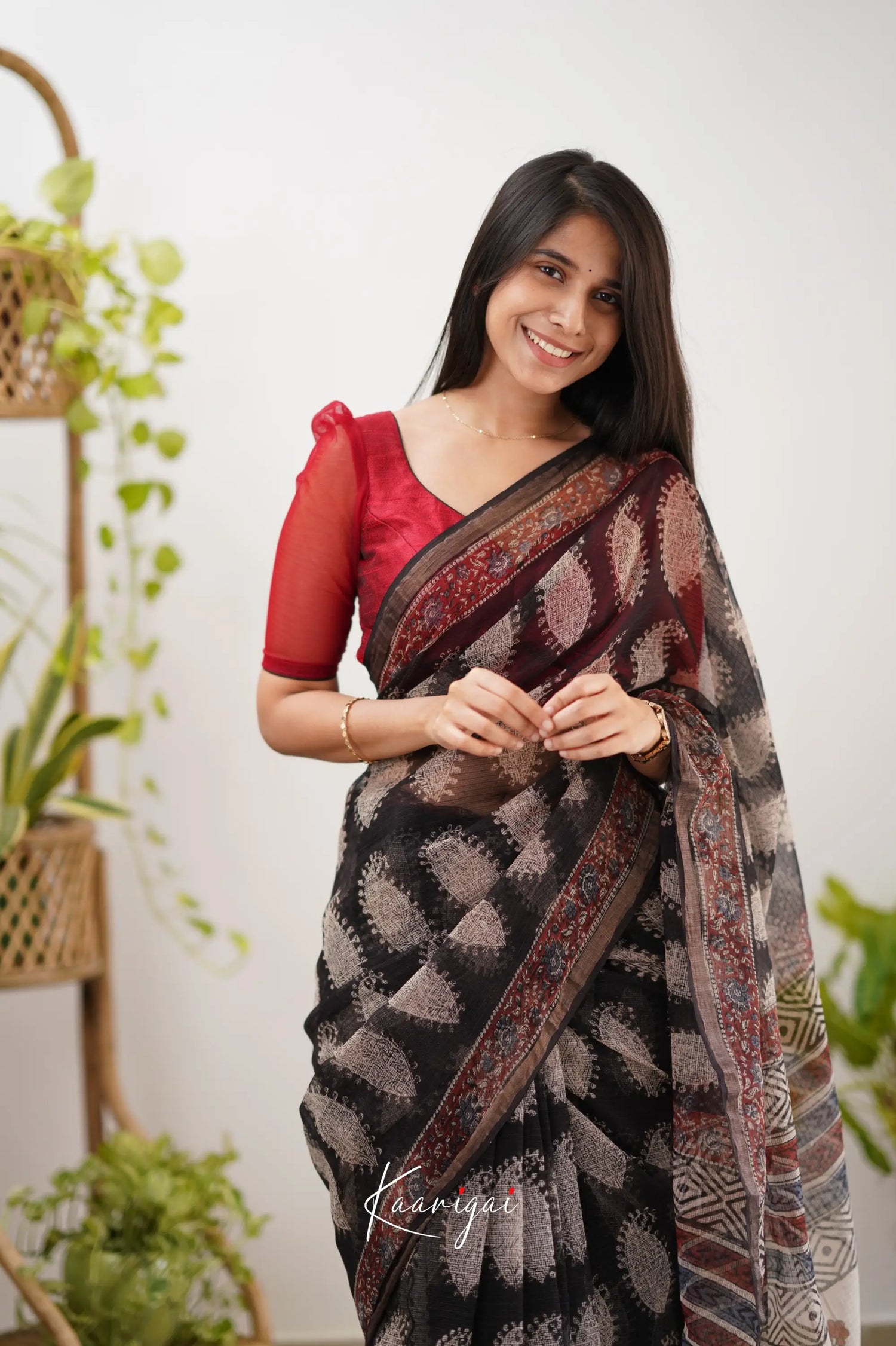 Kamali Kota Saree - Black And Beige Sarees