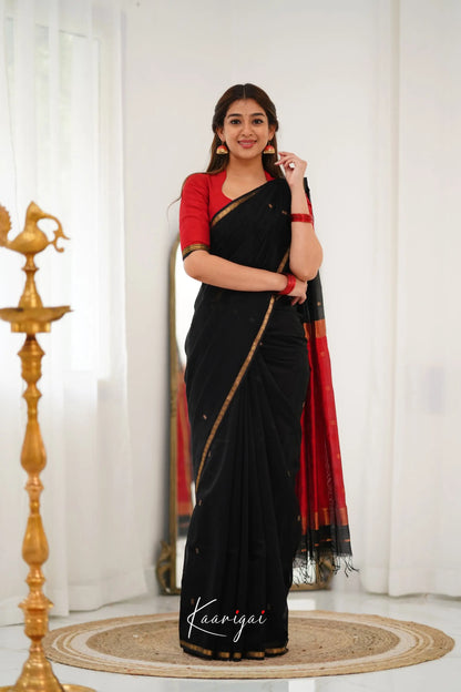 Maanvi Maheswari Silk Cotton Saree - Black And Maroonish Red Sarees