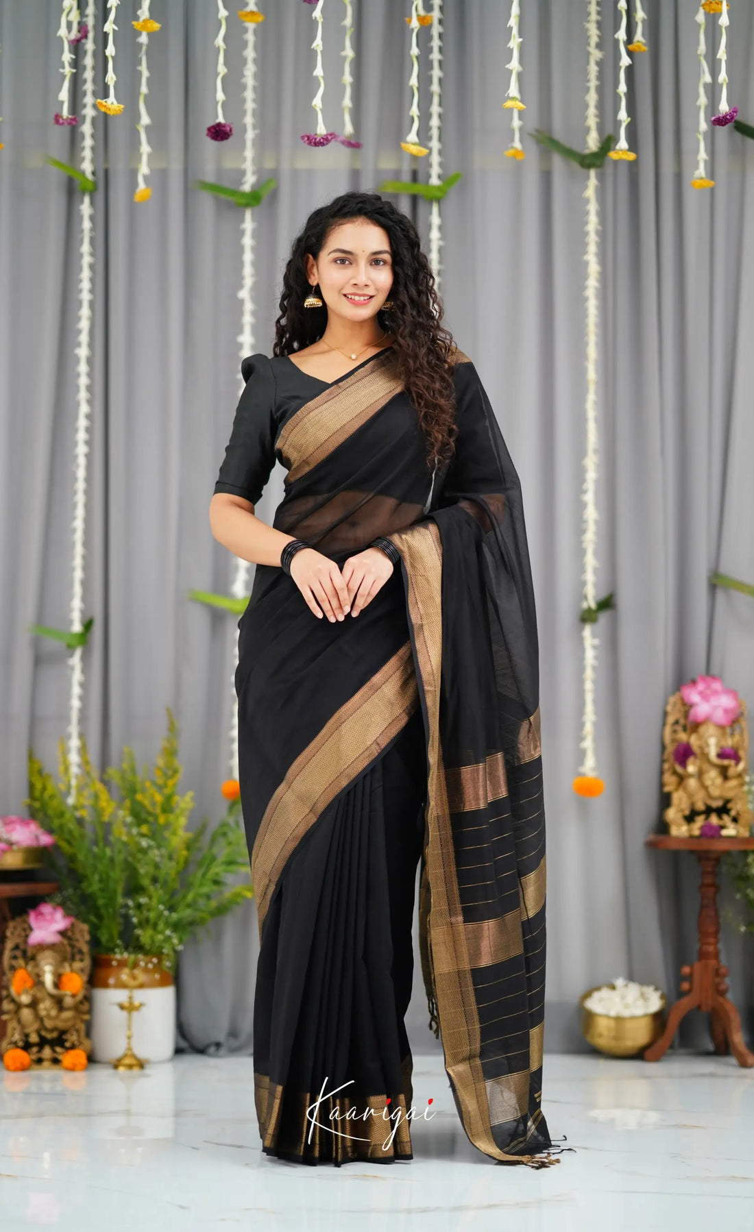 Maanvi Maheswari Silk Cotton Saree - Black Sarees