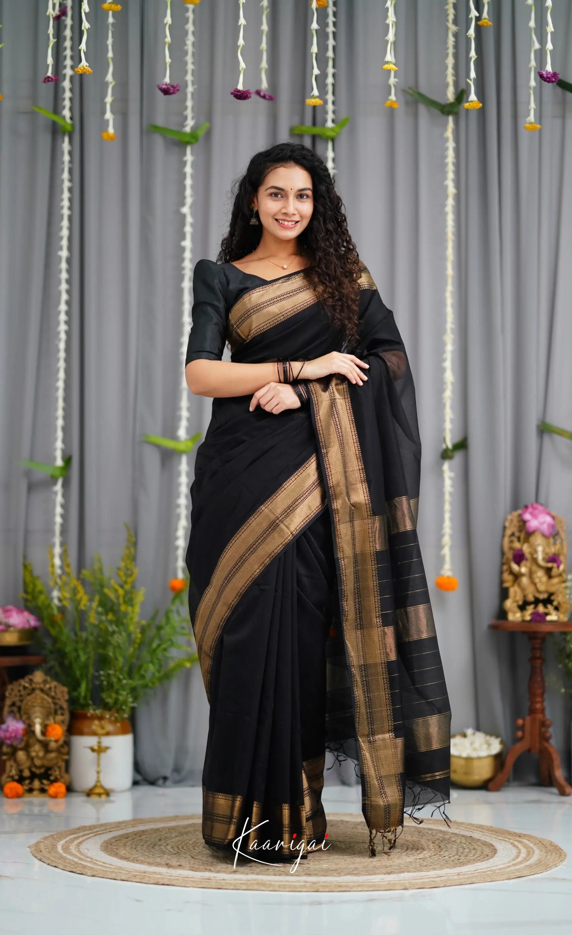 Maanvi Maheswari Silk Cotton Saree - Black Sarees