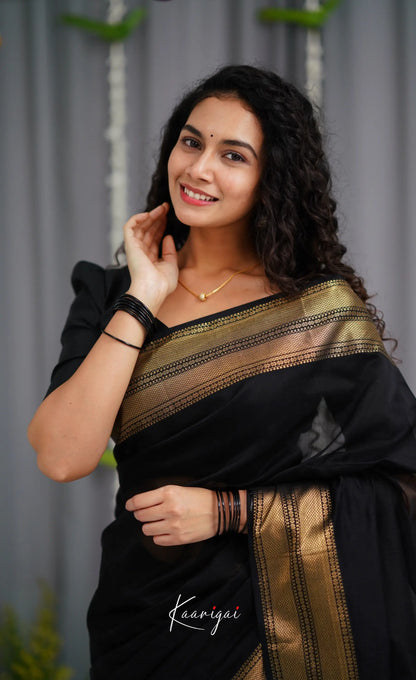 Maanvi Maheswari Silk Cotton Saree - Black Sarees
