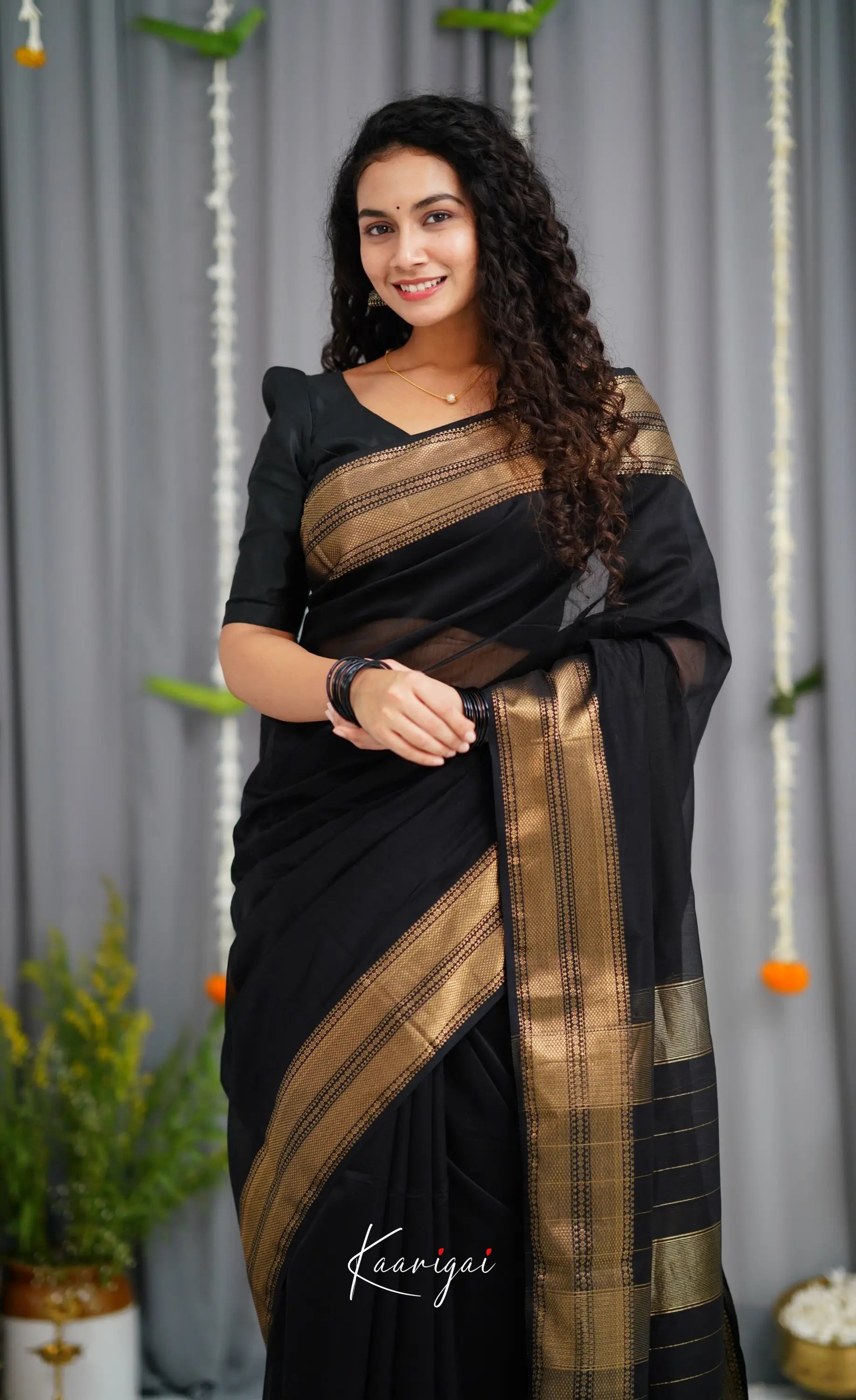 Maanvi Maheswari Silk Cotton Saree - Black Sarees