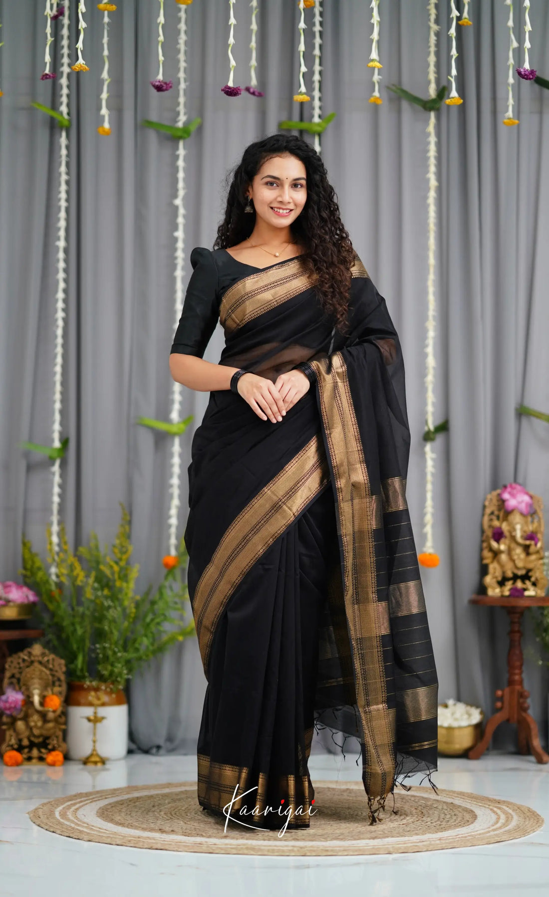 Maanvi Maheswari Silk Cotton Saree - Black Sarees
