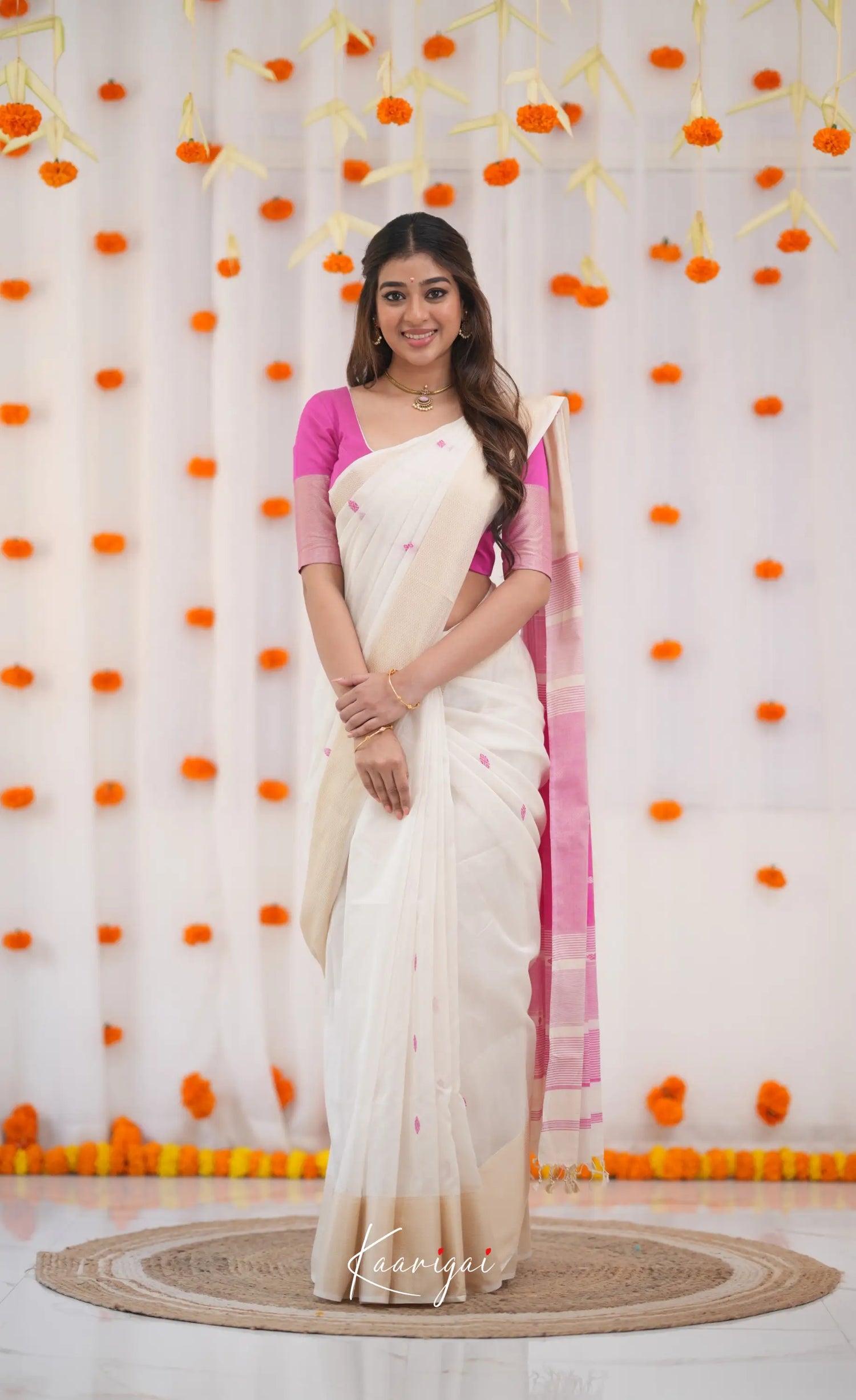 Maanvi Maheswari Silk Cotton Saree - White and Pink Sarees