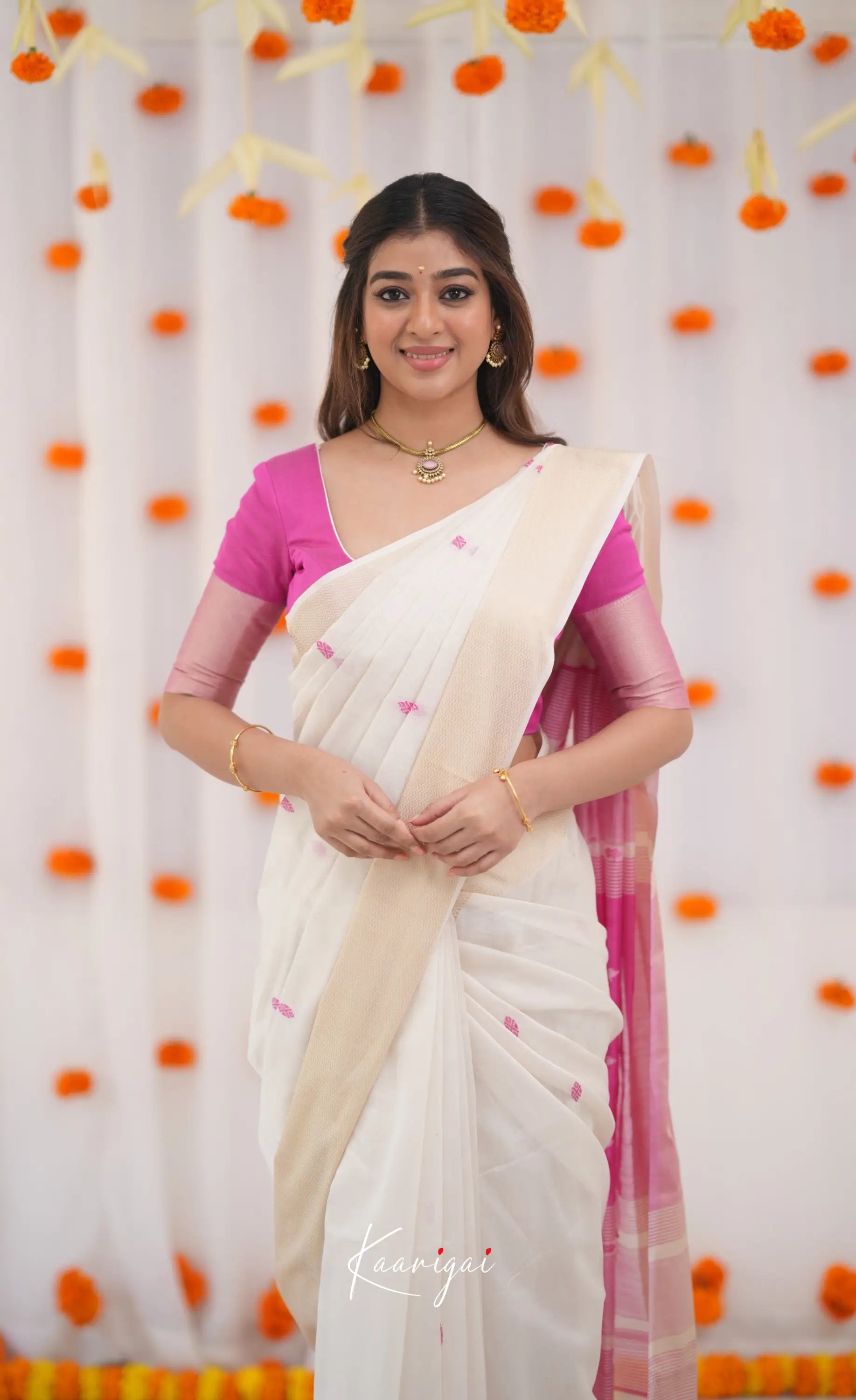 Maanvi Maheswari Silk Cotton Saree - White and Pink Sarees