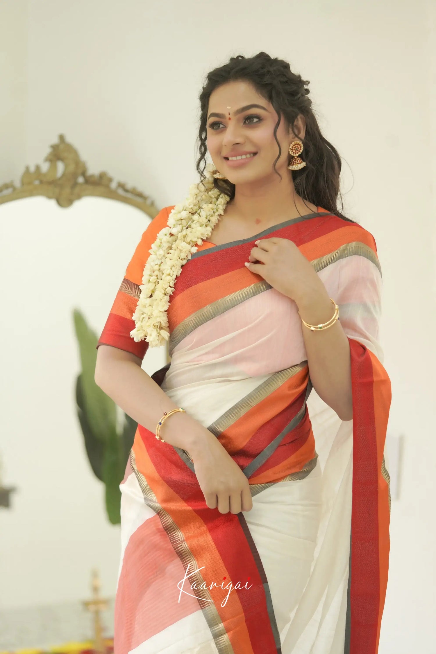 Maanvi Maheswari Silk Cotton Saree - White And Red Sarees