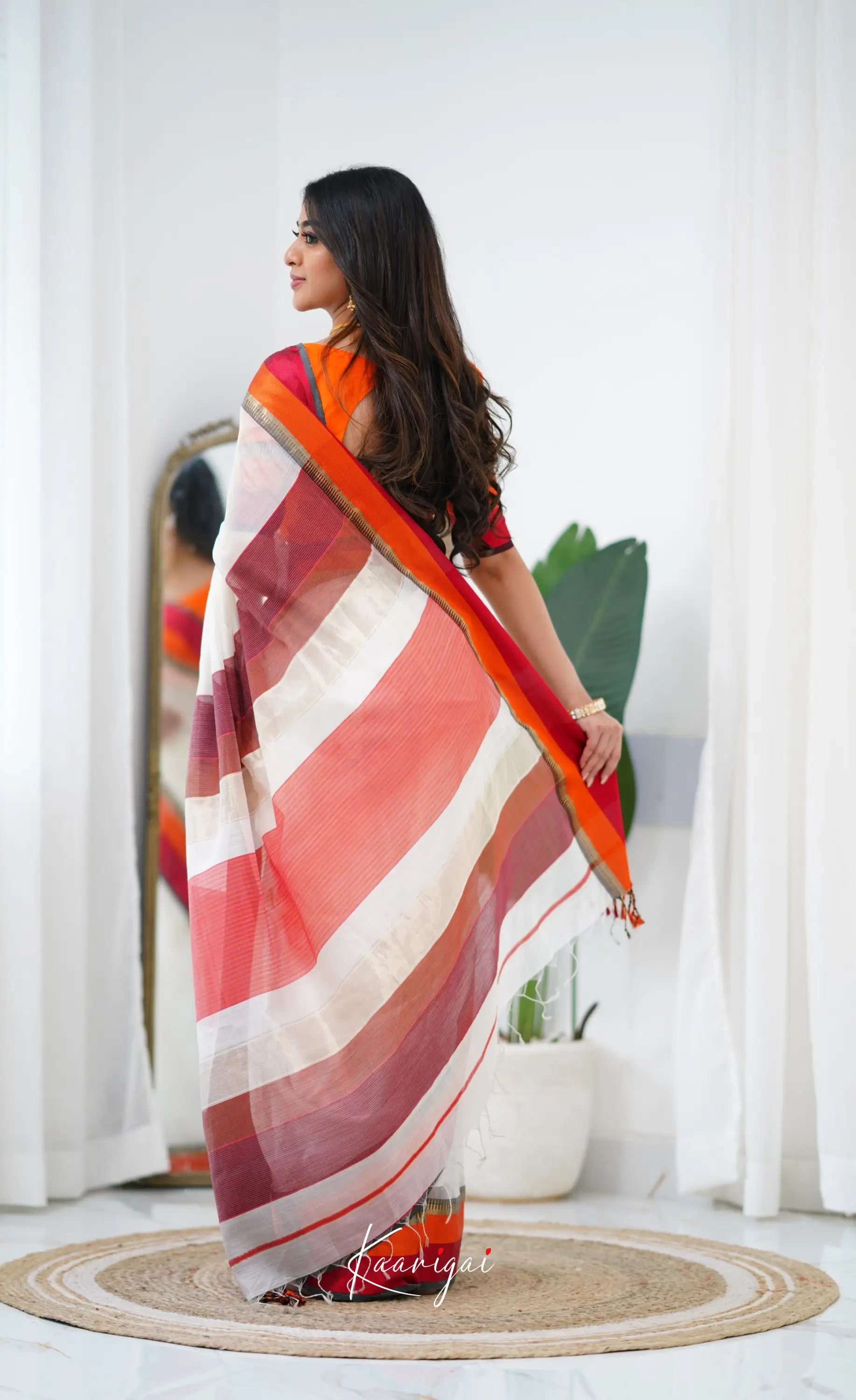 Maanvi Maheswari Silk Cotton Saree - White And Red Sarees