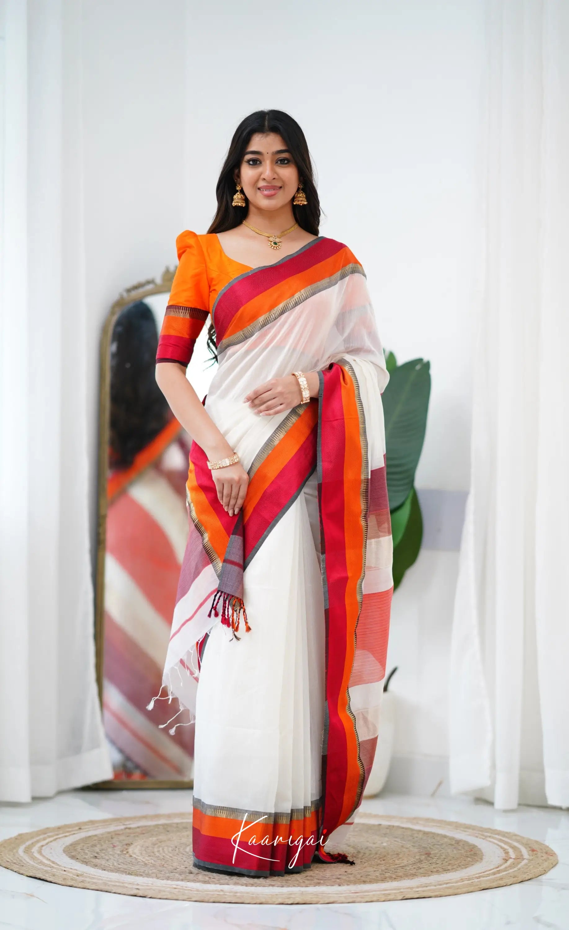 Maanvi Maheswari Silk Cotton Saree - White And Red Sarees