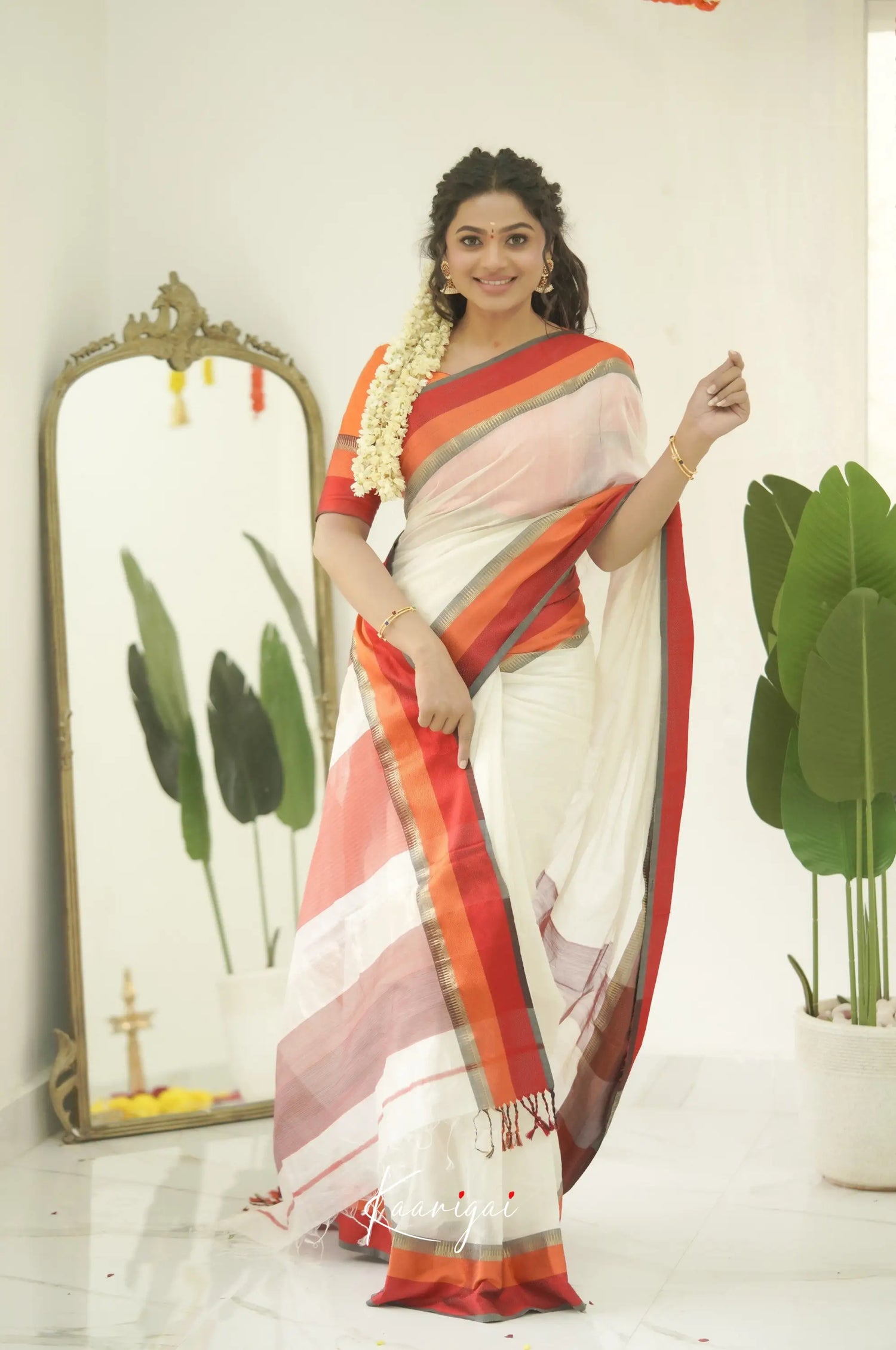 Maanvi Maheswari Silk Cotton Saree - White And Red Sarees