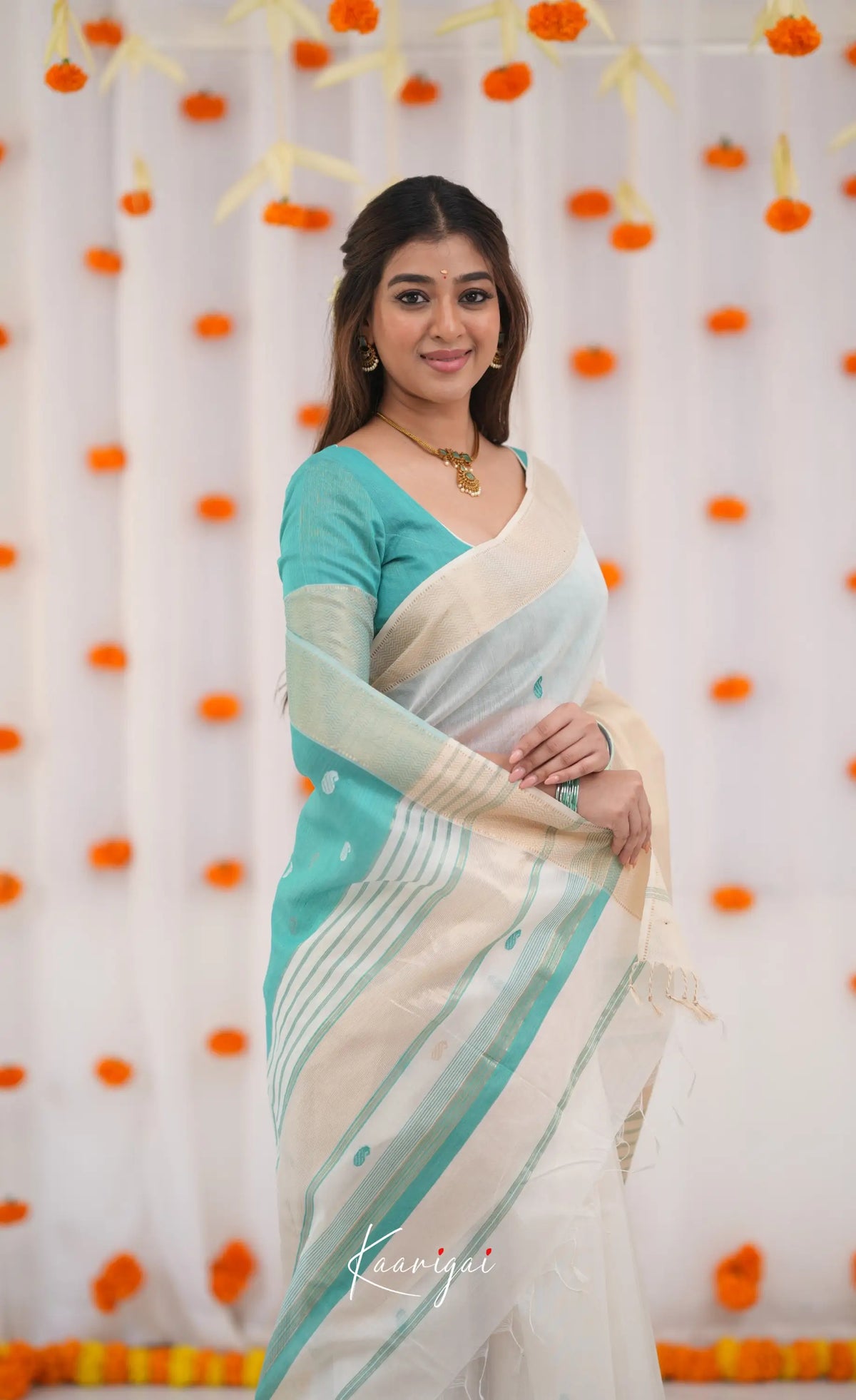 Maanvi Maheswari Silk Cotton Saree - White and Teal Blue Sarees
