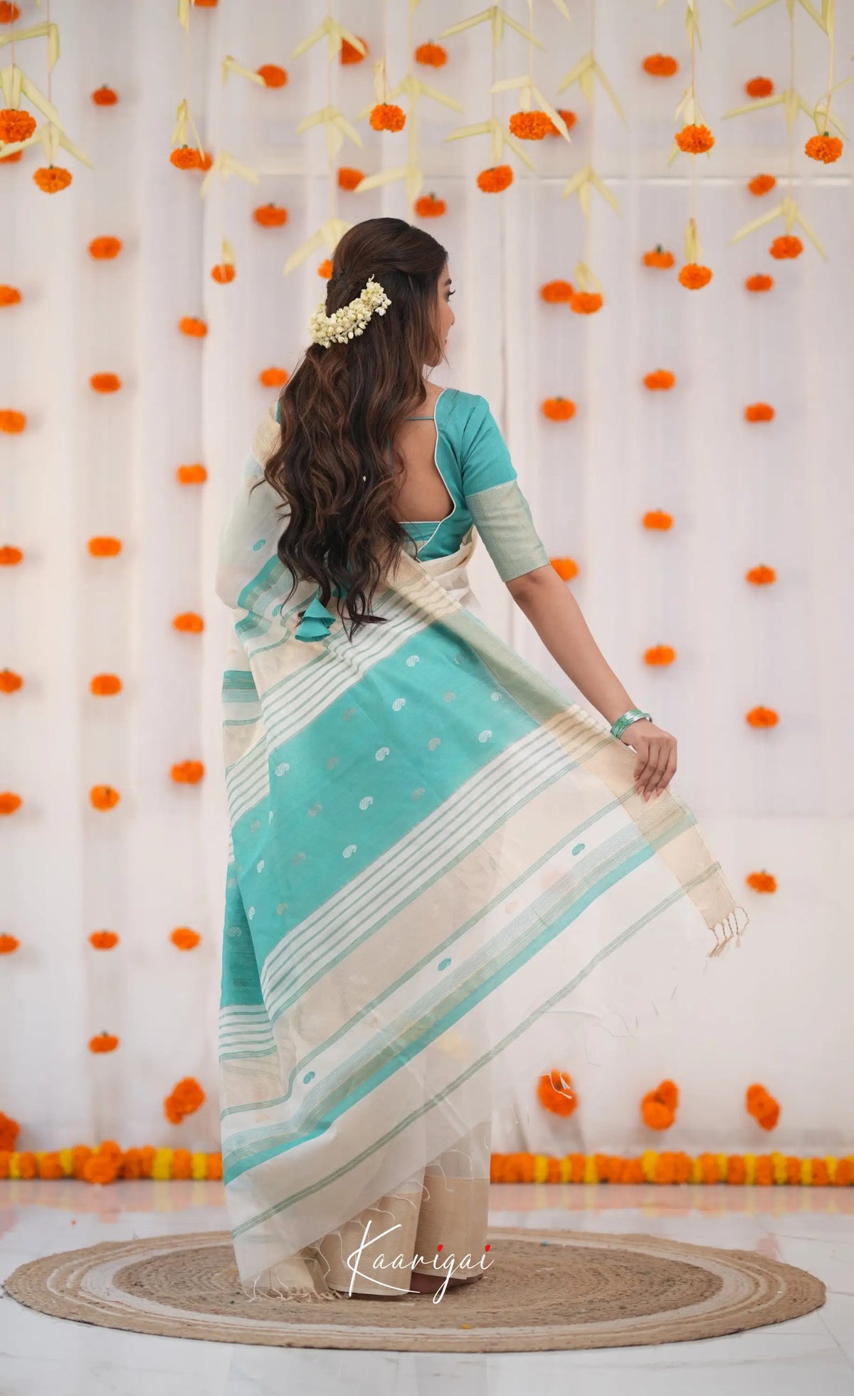Maanvi Maheswari Silk Cotton Saree - White and Teal Blue Sarees