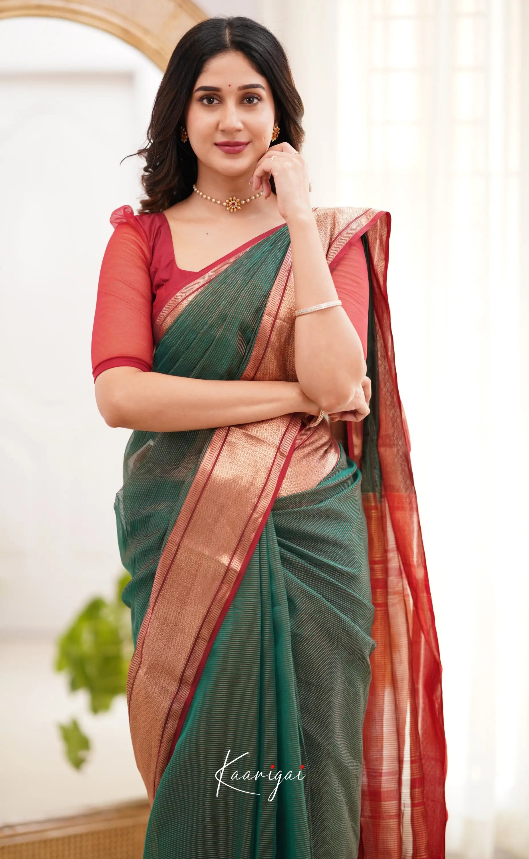 Maanvi- Shade Of Dark Green And Red Tone Sarees