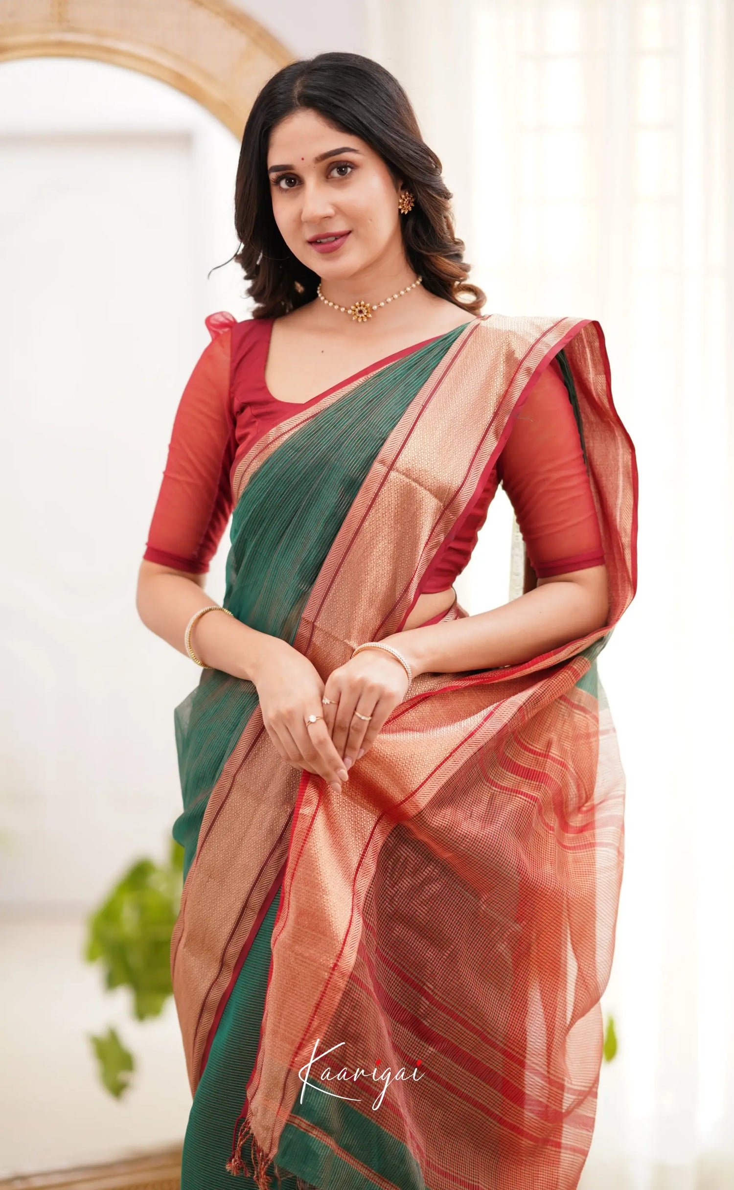 Maanvi- Shade Of Dark Green And Red Tone Sarees