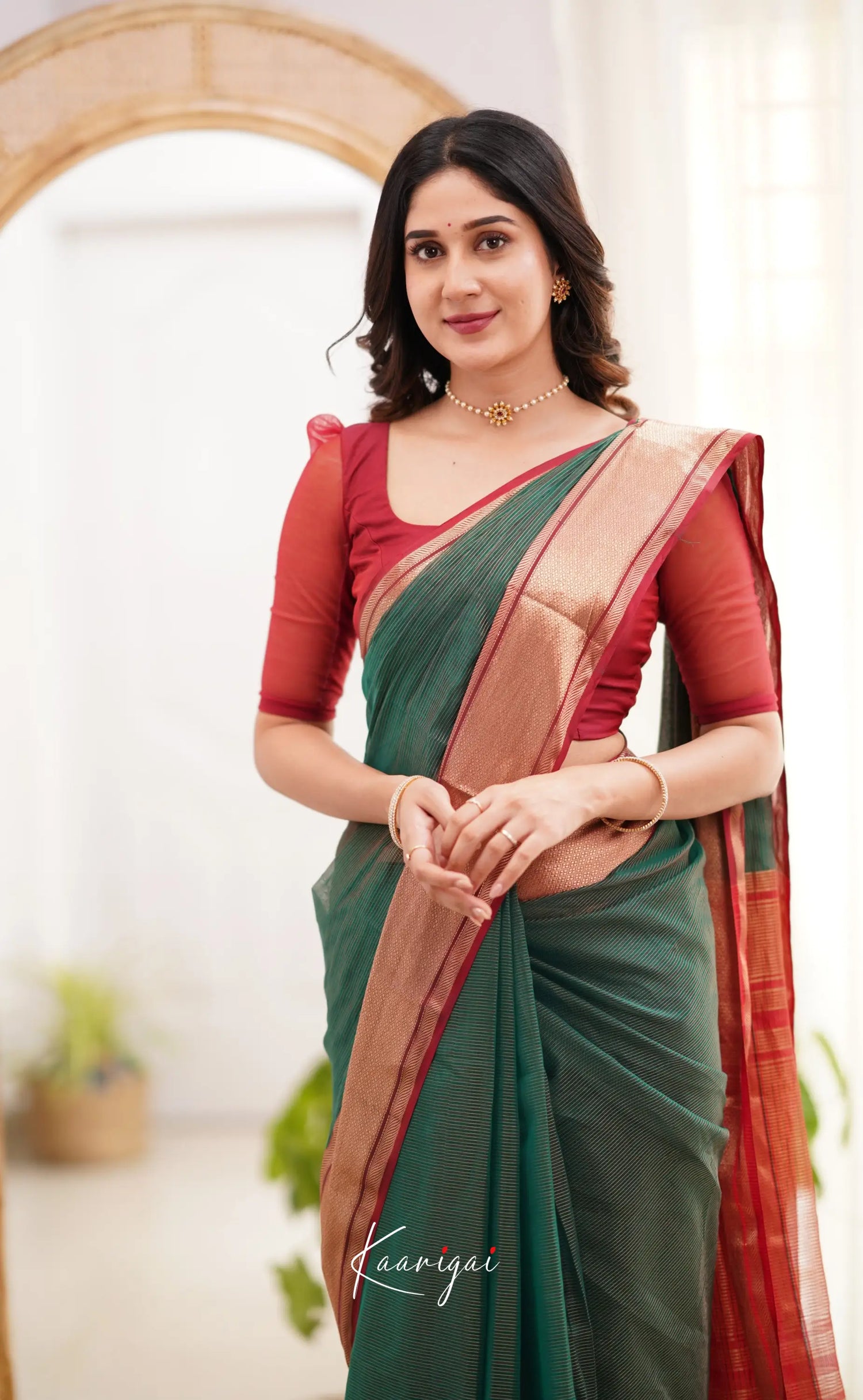 Maanvi- Shade Of Dark Green And Red Tone Sarees