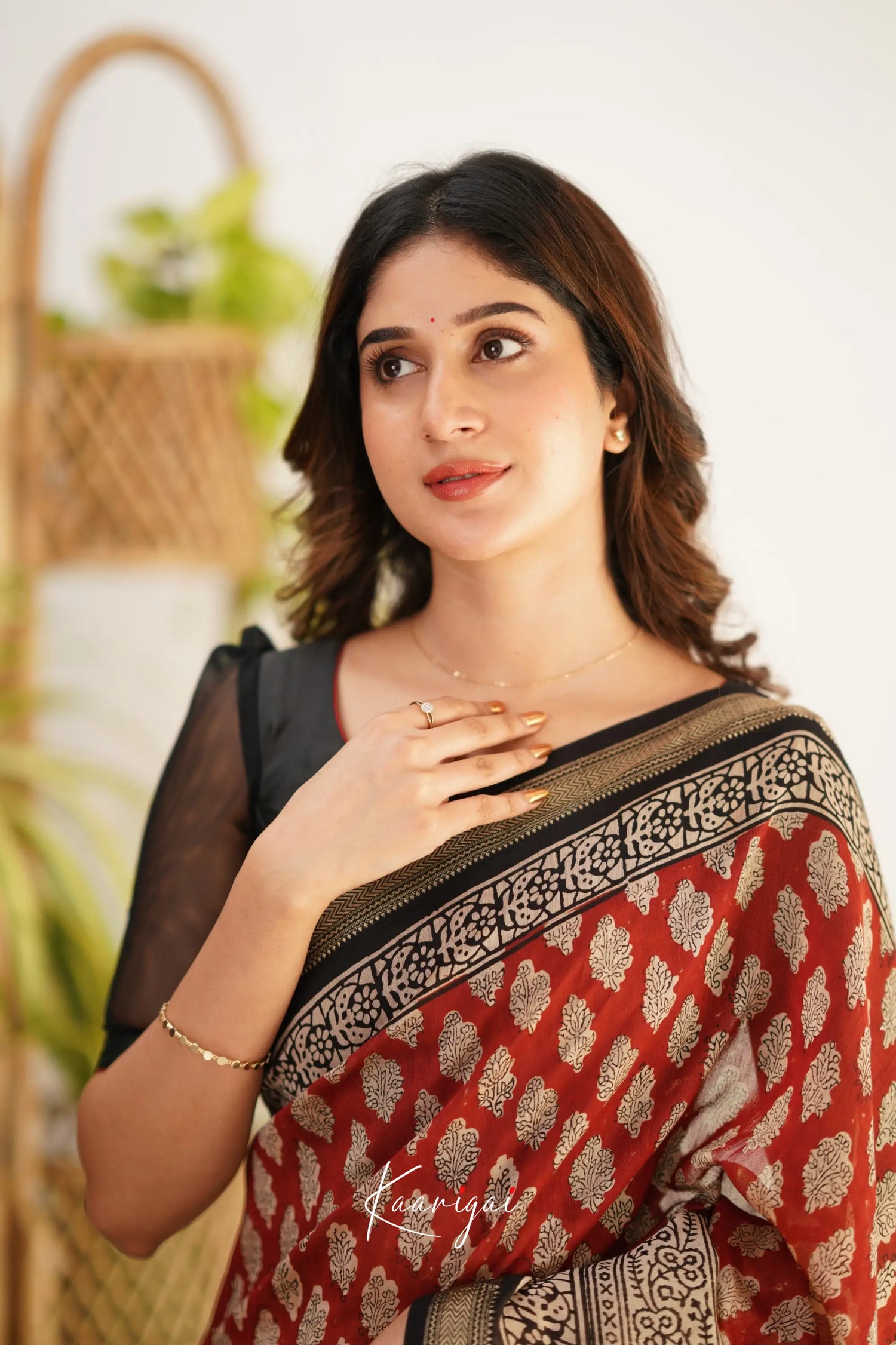 Mayuri Maheswari Saree - Red and Black - Sarees