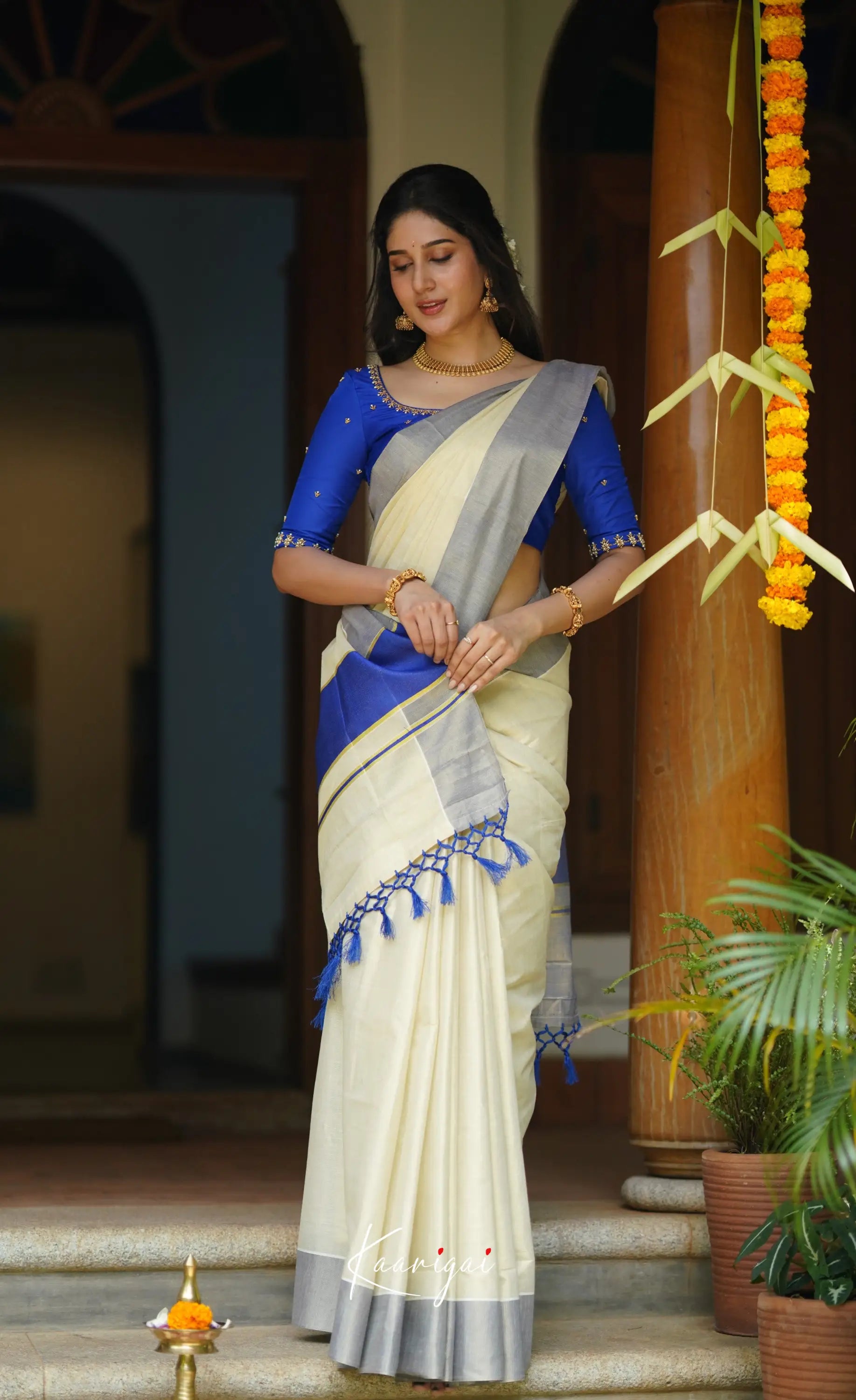 Omana Cotton Saree - Cream And Royal Blue Sarees