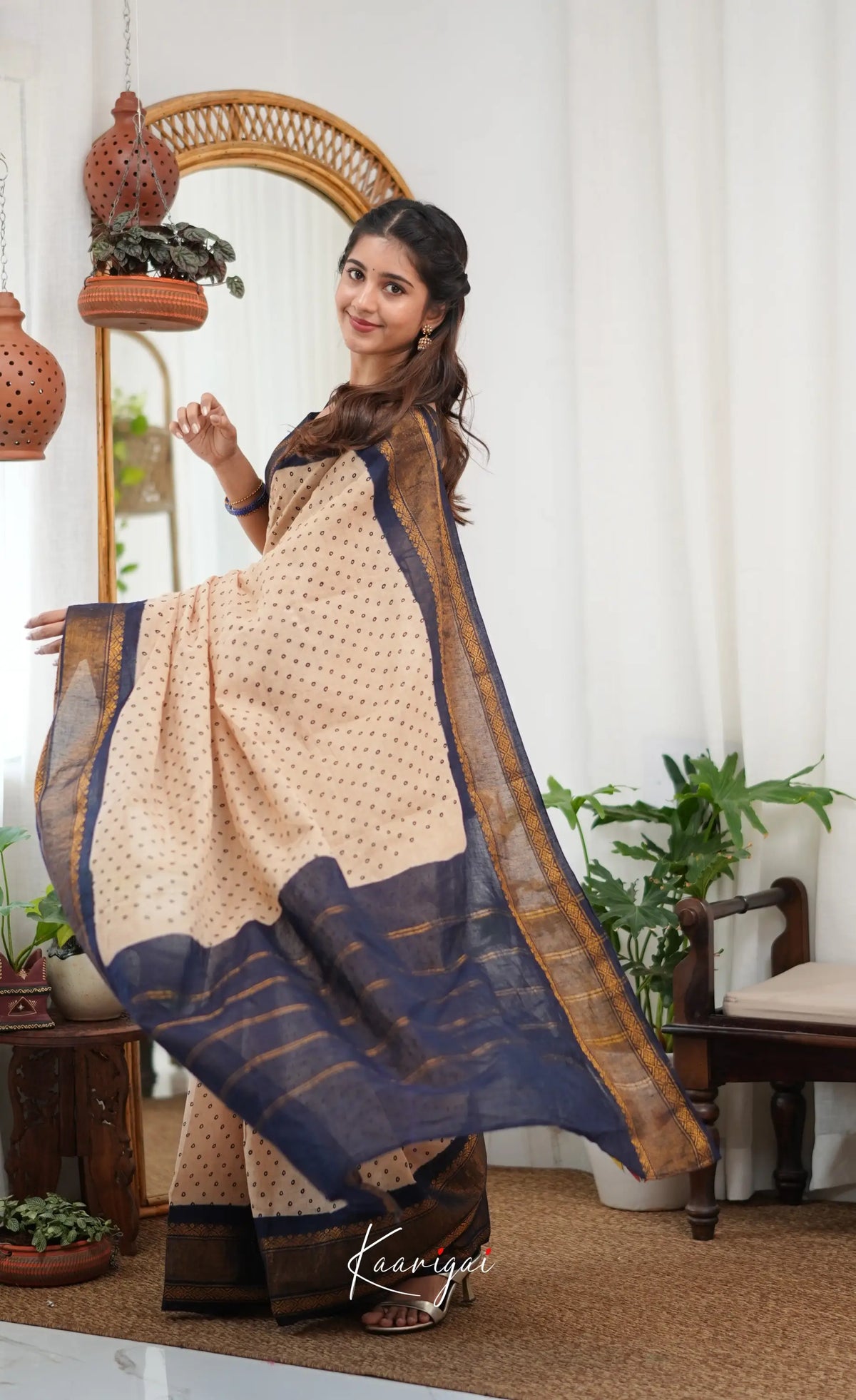 Saaral - Cream and Navy blue Sungudi Saree - Sarees