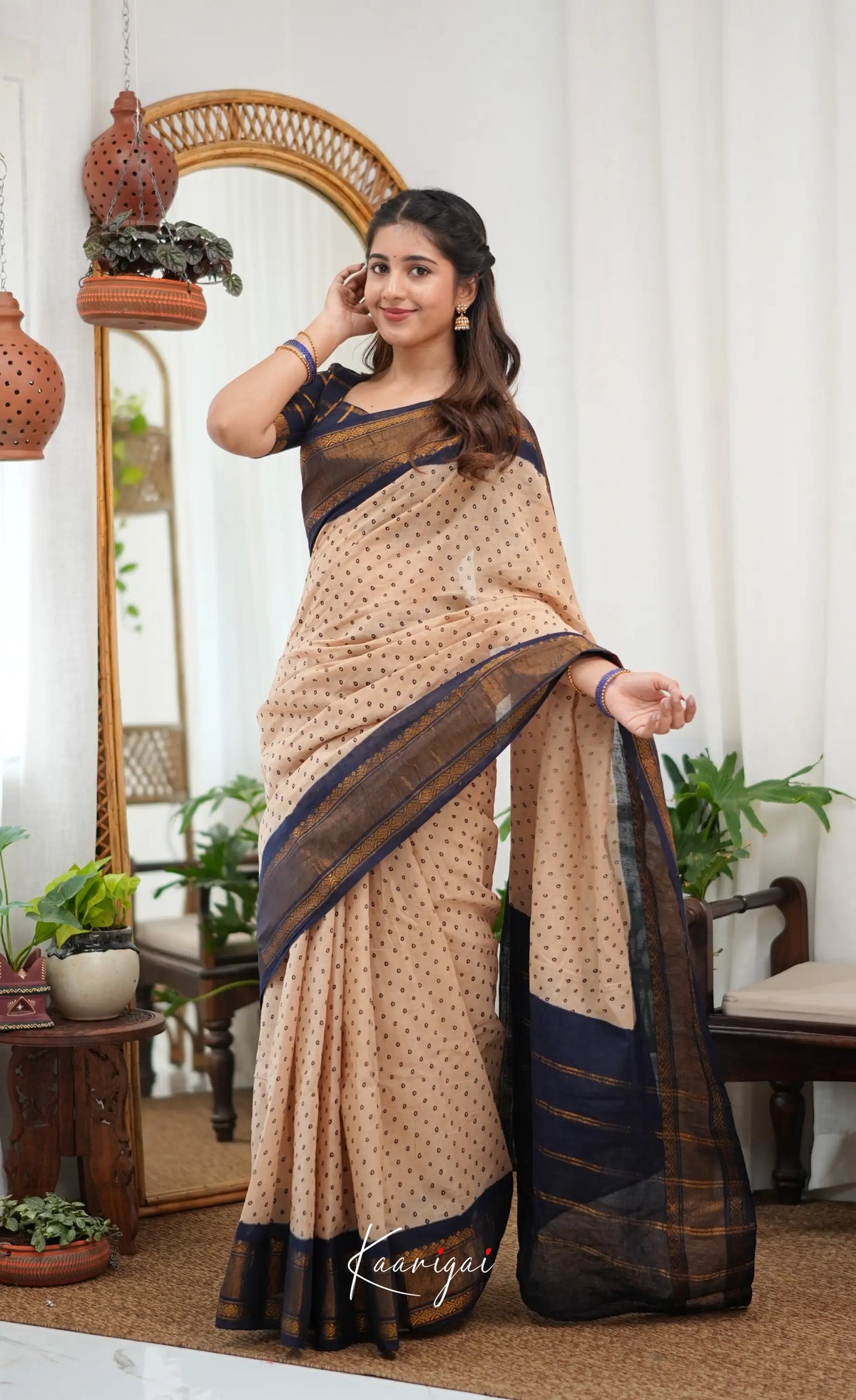 Saaral - Cream and Navy blue Sungudi Saree - Sarees