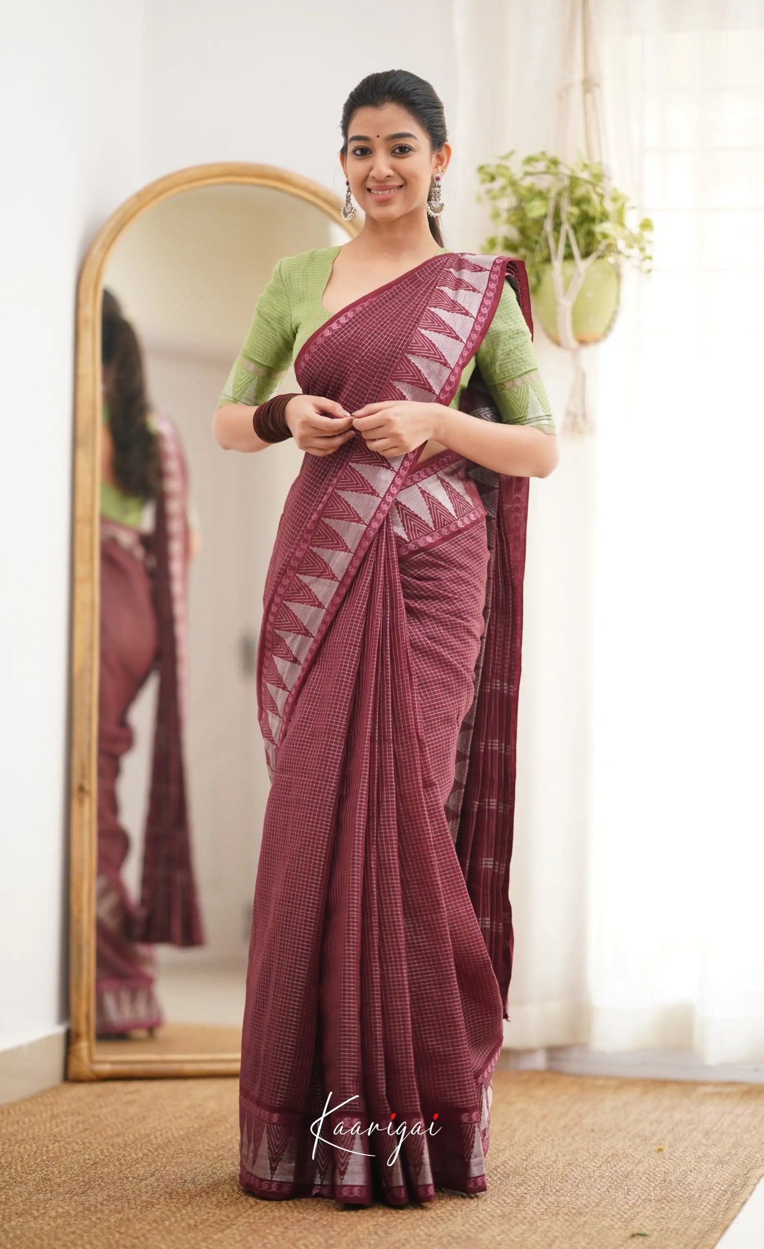 Saaral Maroonish Brown Shade And Pista Green Tone Sungudi Saree Sarees