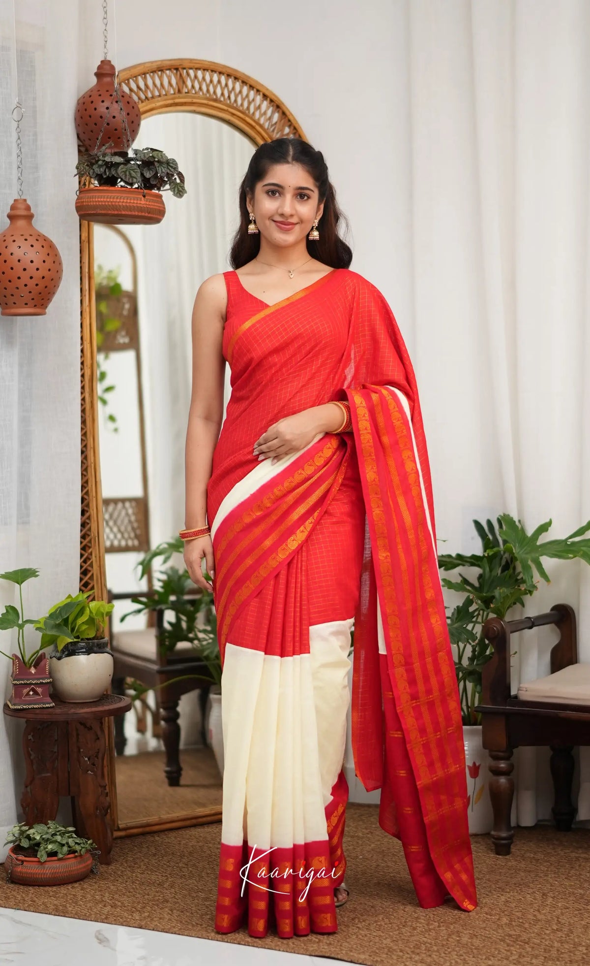 Saaral - Red and Off-white Sungudi Saree - Sarees