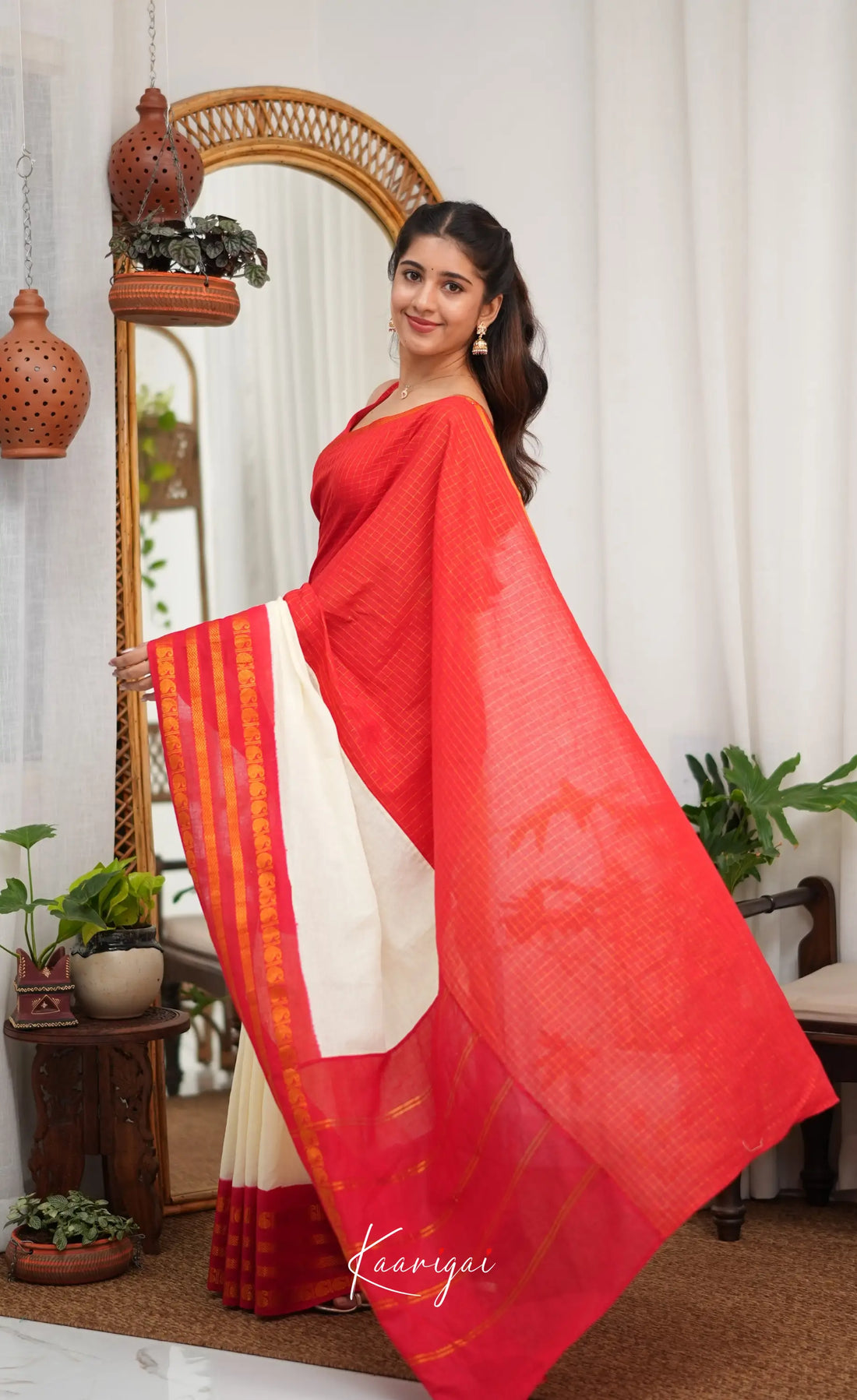 Saaral - Red and Off-white Sungudi Saree - Sarees